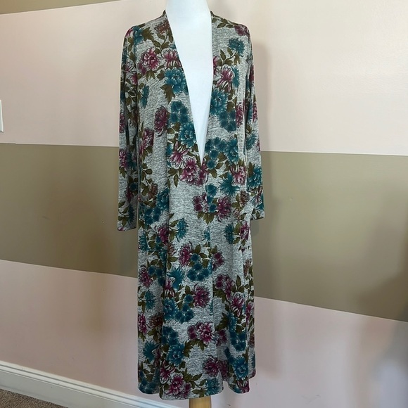 Grey  Floral Lularoe Sarah - Picture 1 of 12